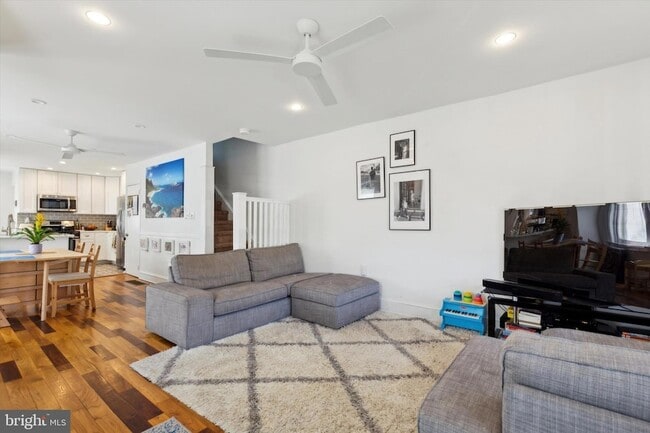 Building Photo - 322 Woodbine Ave