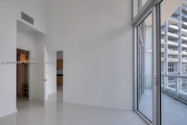 Building Photo - 465 Brickell Ave