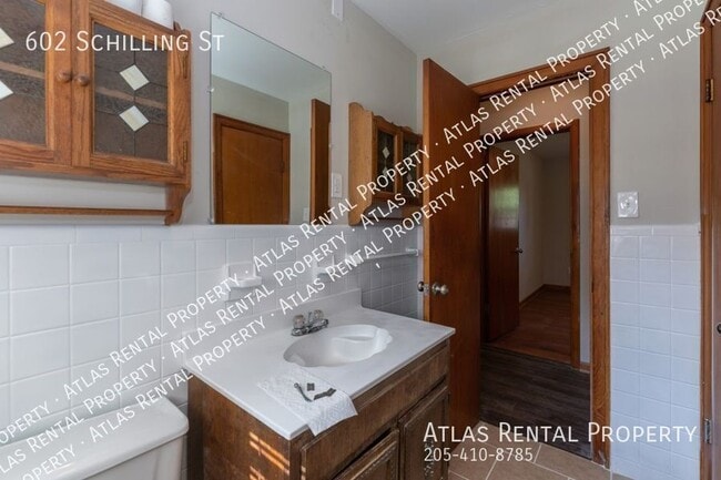 Building Photo - 602 Schilling St
