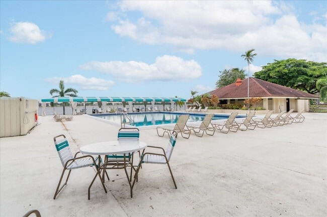 Building Photo - 113 Lake Emerald Dr