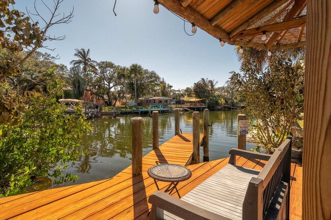 Building Photo - 415 N Shore Dr