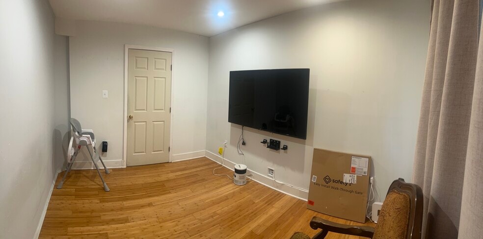 Building Photo - 8226 Castlebury Ter