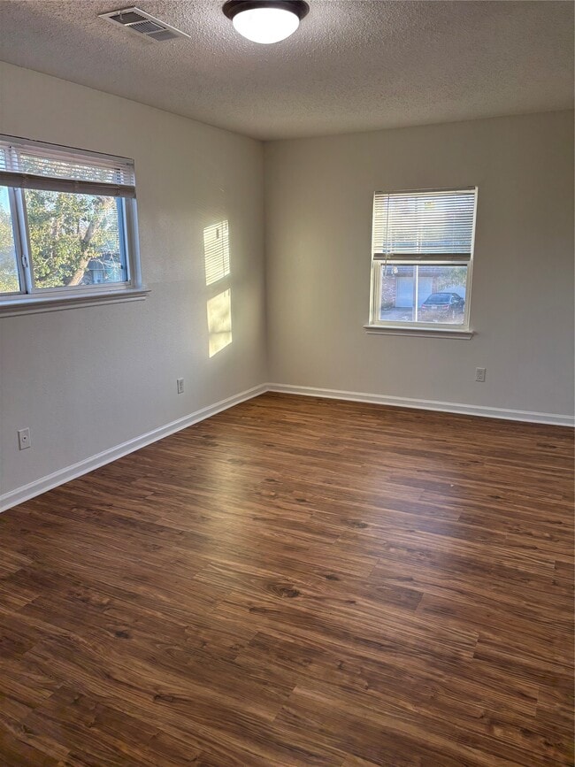 Building Photo - 4322 Woodmont Dr