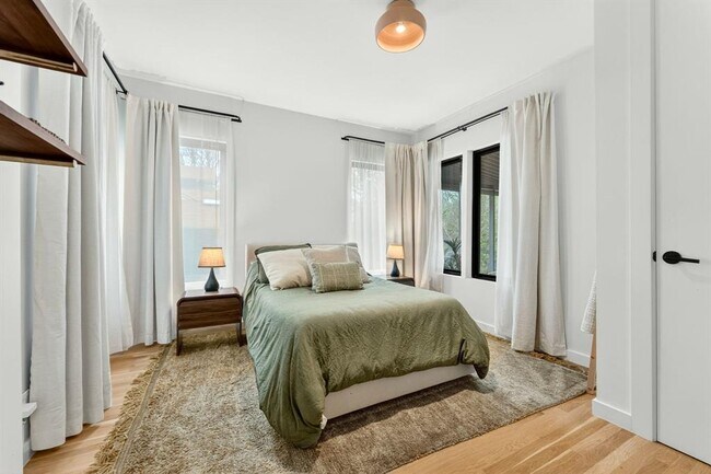 Building Photo - 509 E Mary St