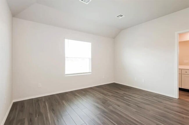 Building Photo - 2003 Malus Wy