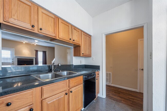 Building Photo - 12400 Brookglade Cir