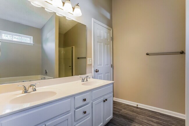 Building Photo - 514 Laurens Way