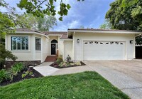 Building Photo - Beautiful home in California Park!