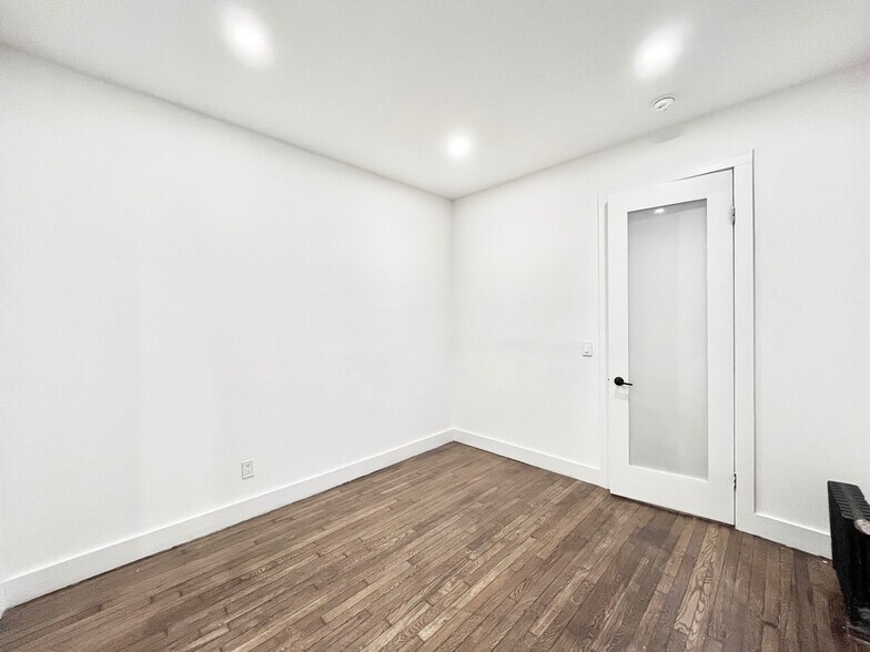 Building Photo - 45 Tiemann Pl