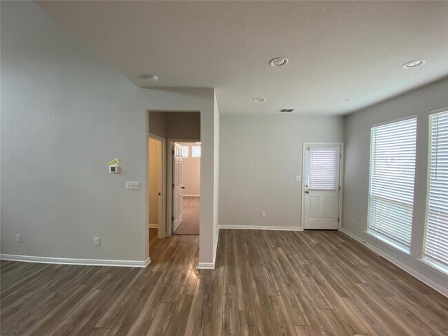 Building Photo - 3201 E College Park Dr