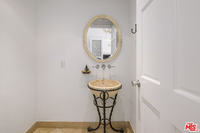 Building Photo - 8760 White Oak Ave