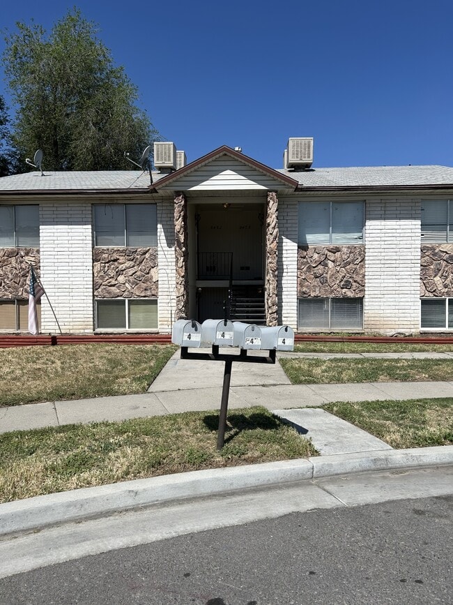 Building Photo - 8476 S Westridge St
