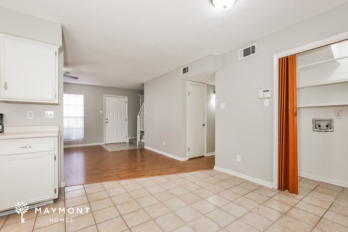 Building Photo - 104 Willow Grove Rd