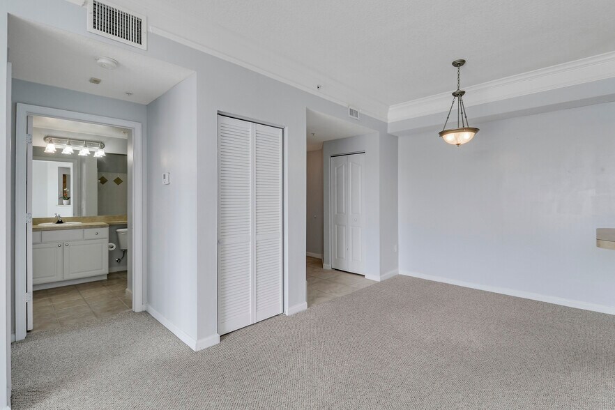 Building Photo - 4302 Myrtlewood Cir E