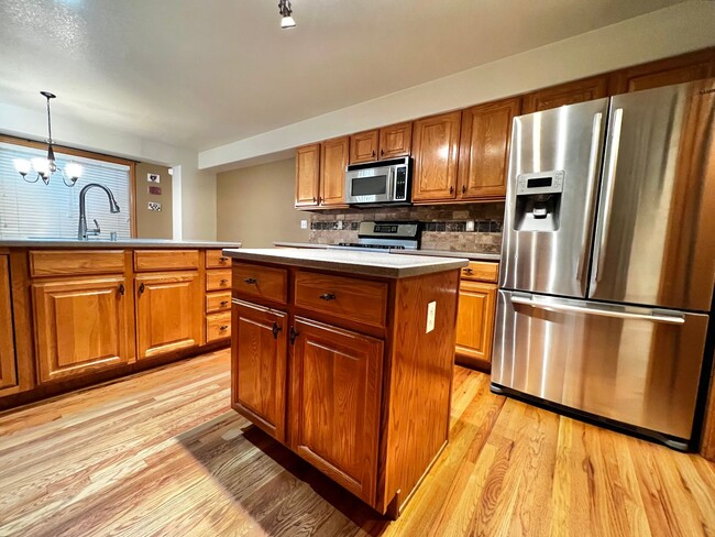 Building Photo - Stunning 4-Bedroom, 4-Bathroom Home in Sou...