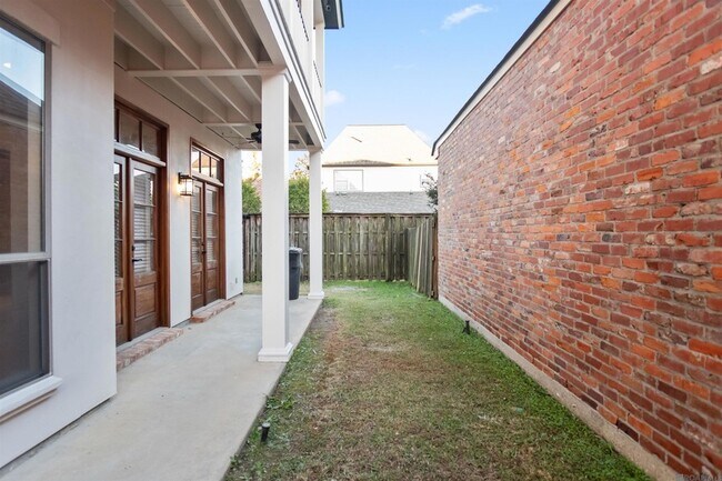 Building Photo - 1642 Ruelle De Grace Dr