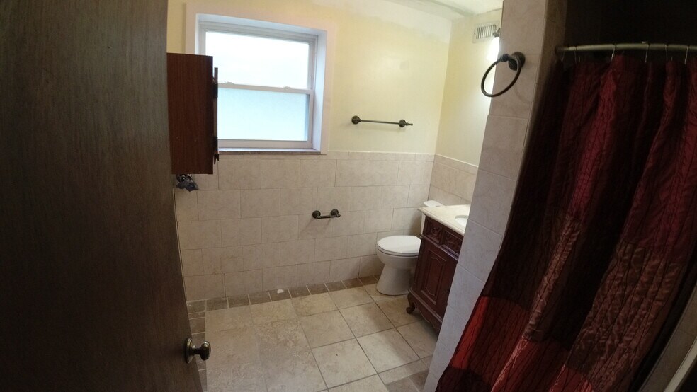 Building Photo - 1725 Pinebrook Dr