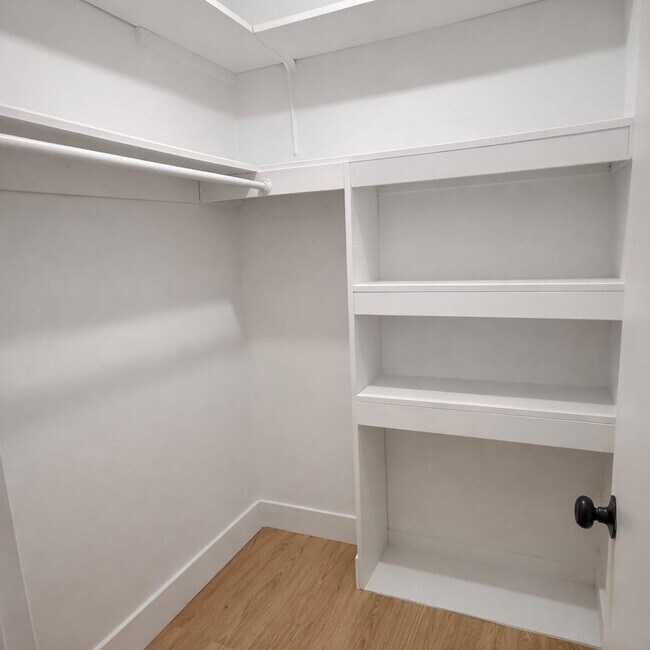 Building Photo - 1142 NE 4th Ave