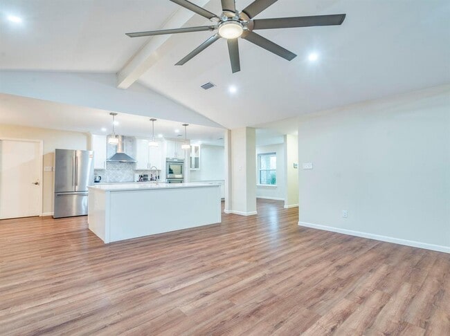 Building Photo - 317 Cedar Dr