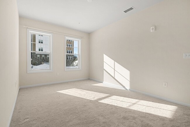 Building Photo - 2 Stratton Dr