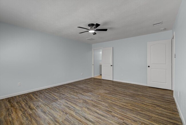 Building Photo - 5702 Golden Grove Ln
