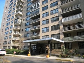 Building Photo - 225 Saint Pauls Ave