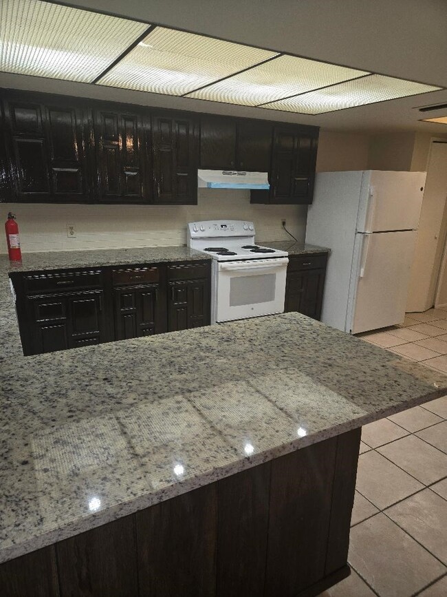Building Photo - 15803 Munson Ln