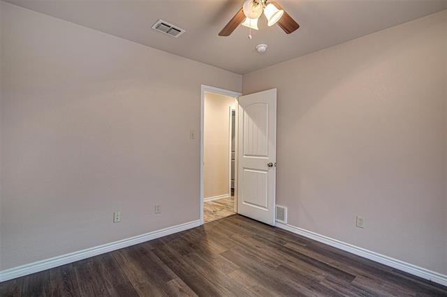 Building Photo - 208 Chevy Chase Dr