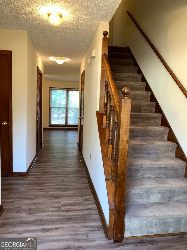 Building Photo - 1107 Booth Ct SW