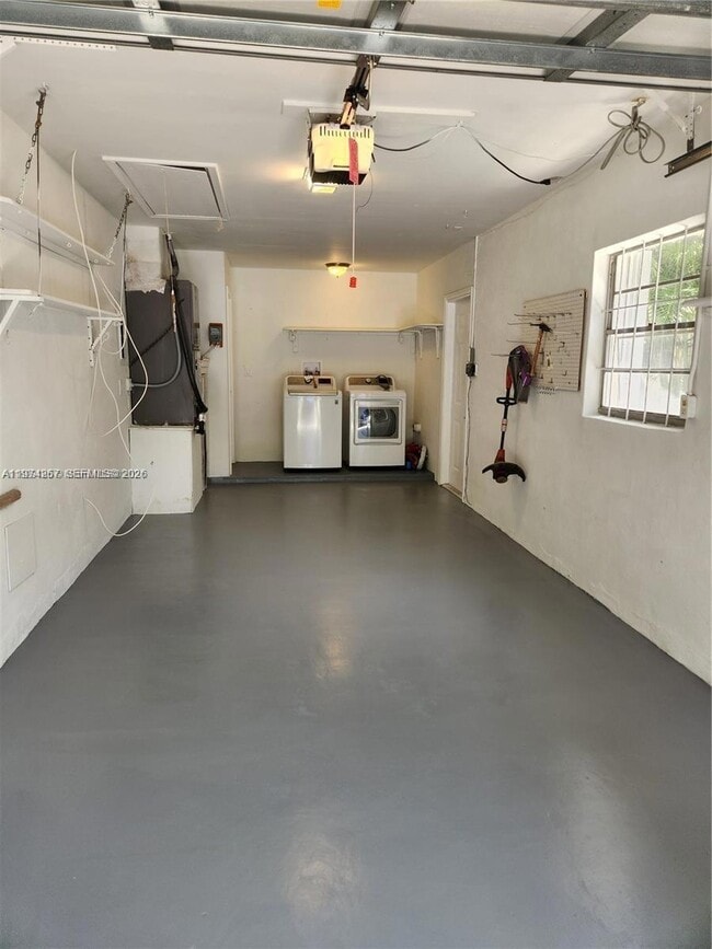 Building Photo - 107 18th Ave S