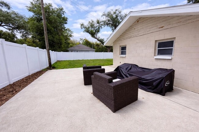 Building Photo - 7218 N Highland Ave