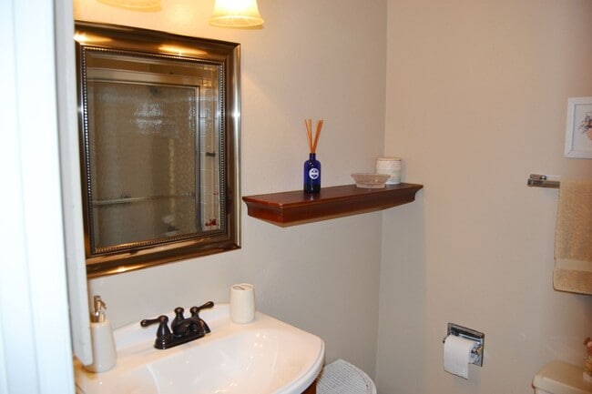 Building Photo - West Gate Area | Furnished | House