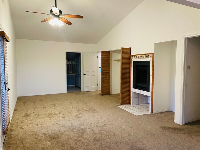 Building Photo - Village of Oak Creek