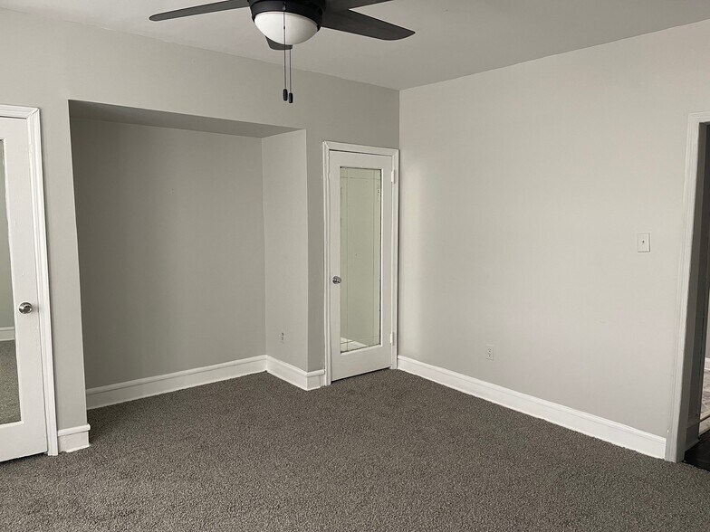 Building Photo - 4123 E Roosevelt Blvd