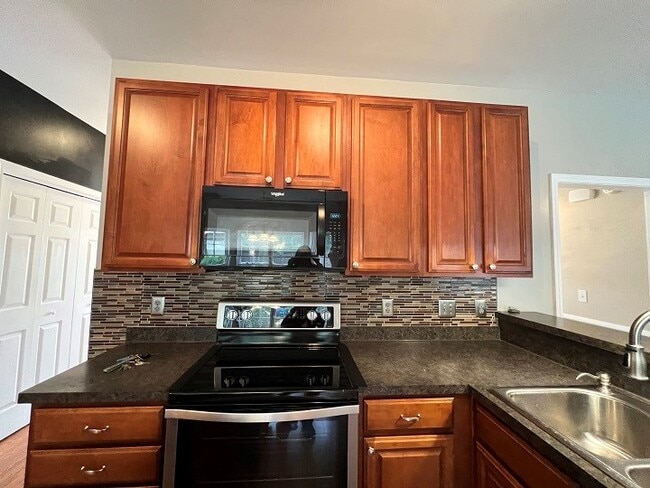 Building Photo - 570 Batty Way