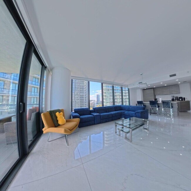 Building Photo - 650 NE 32nd St