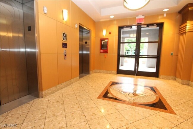 Building Photo - 26 E Serene Ave