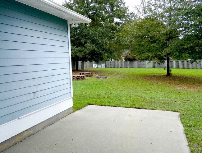 Building Photo - 2052 Magnolia Pkwy