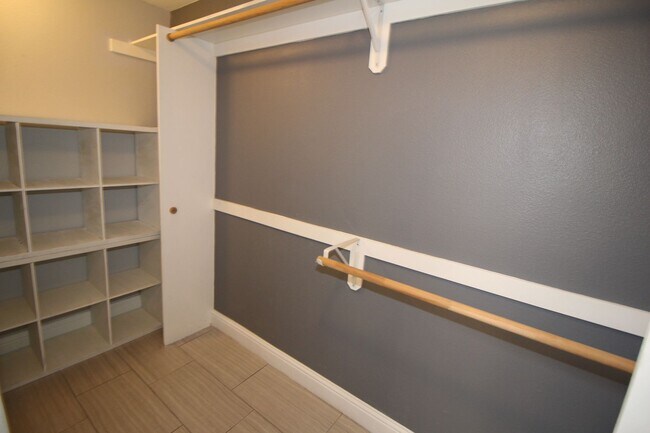 Building Photo - NE Fresno Home with Huge Yard and RV Parking