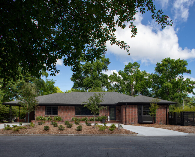 Building Photo - Charming Mid-Century Ranch