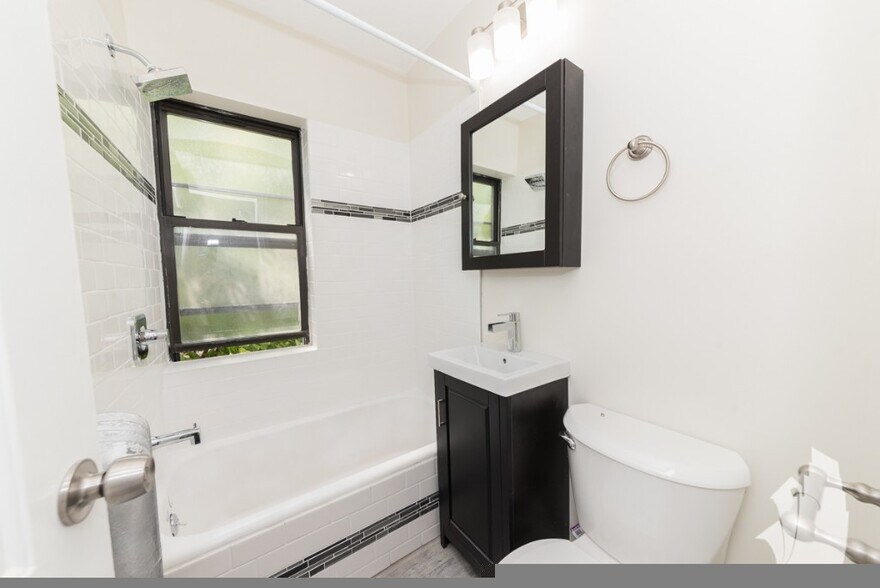 Building Photo - 1054 W Lill Ave