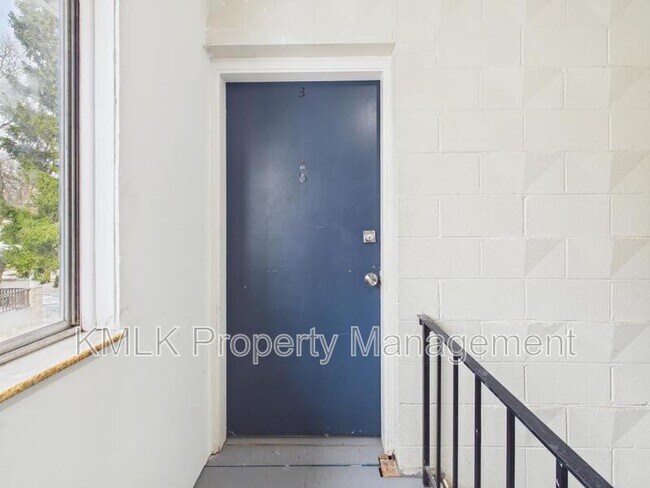 Building Photo - 22 W York St