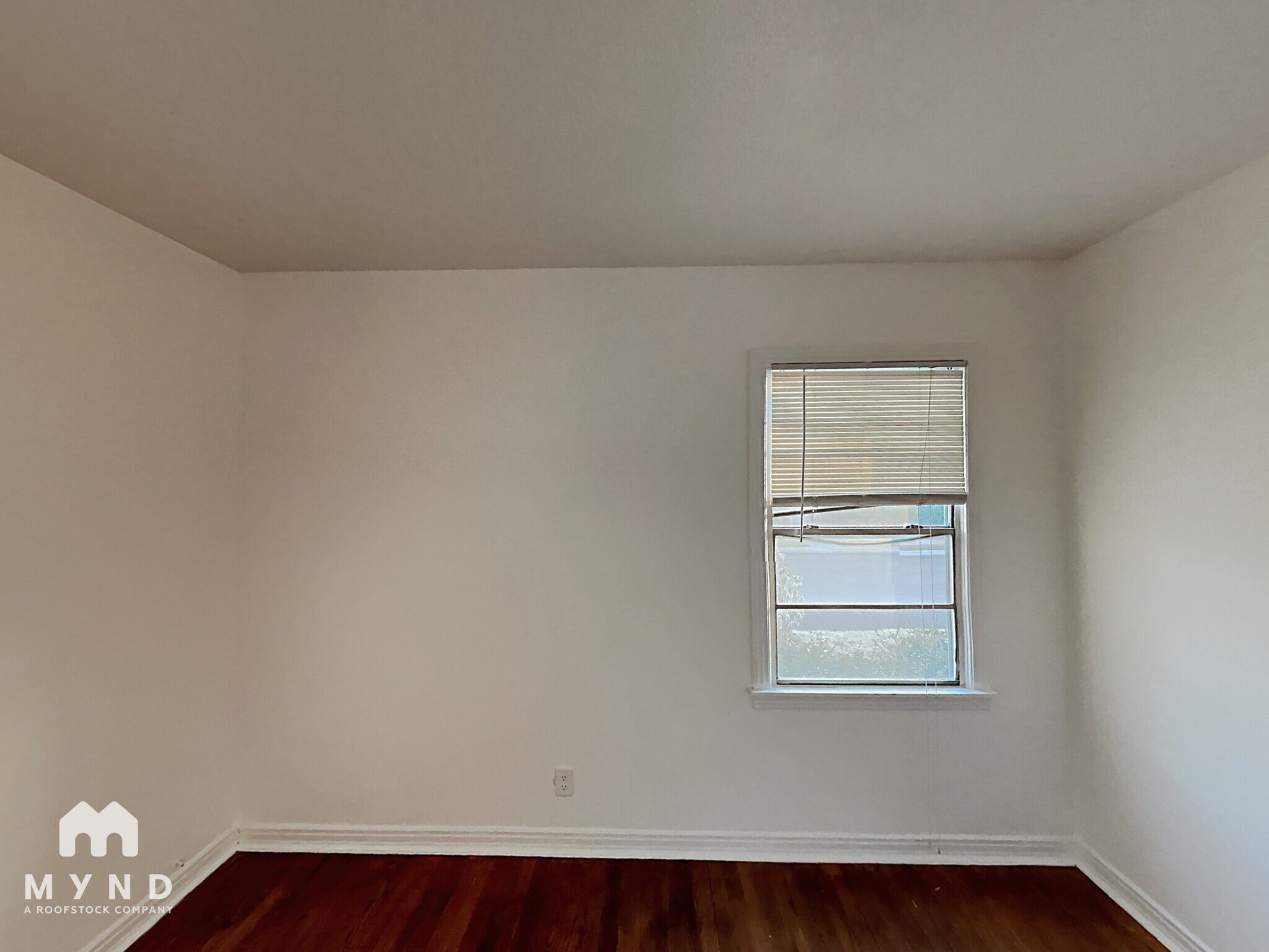 Building Photo - 401 N Montclair Ave