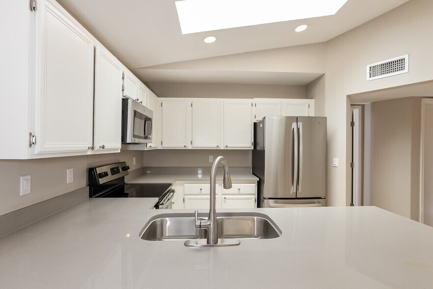 Building Photo - 4517 E Rosemonte Dr