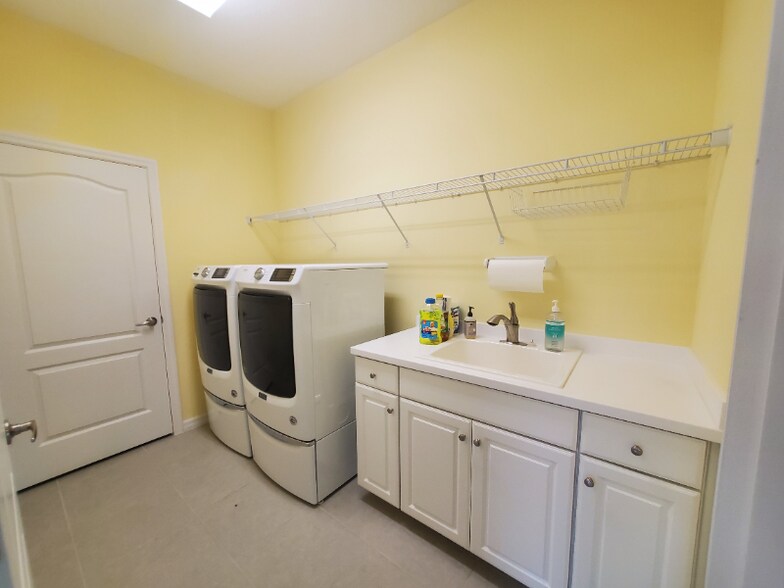 Building Photo - 276 Carlino Dr