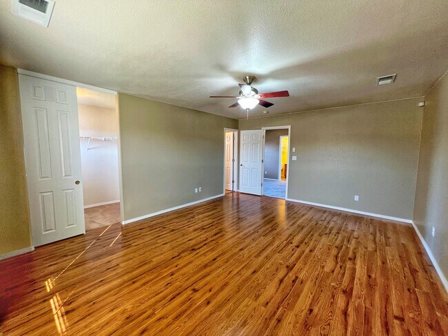 Building Photo - 10504 Woodquail Dr NW