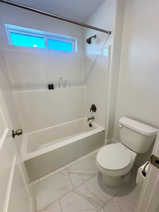 Building Photo - Absolutely STUNNING Home in Lehi!!!