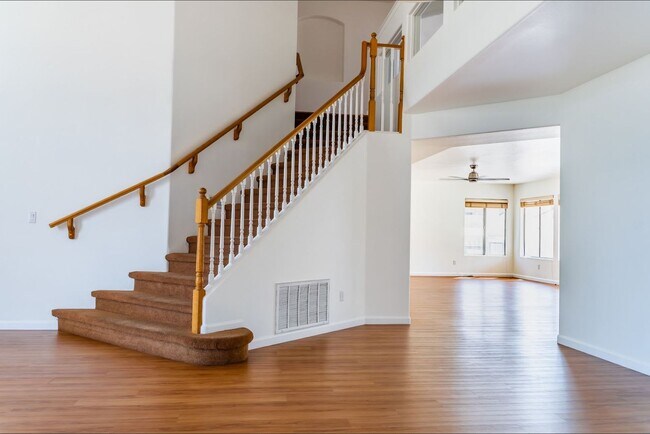 Building Photo - Stunning 4 Bedroom/2.5 Bath Home In Phoeni...