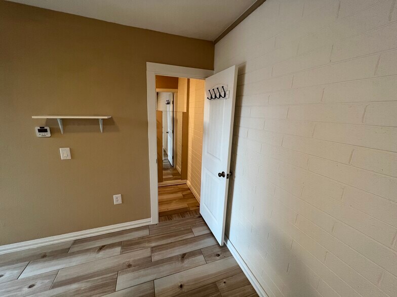 Walk in closet door - 7342 N 38th Dr