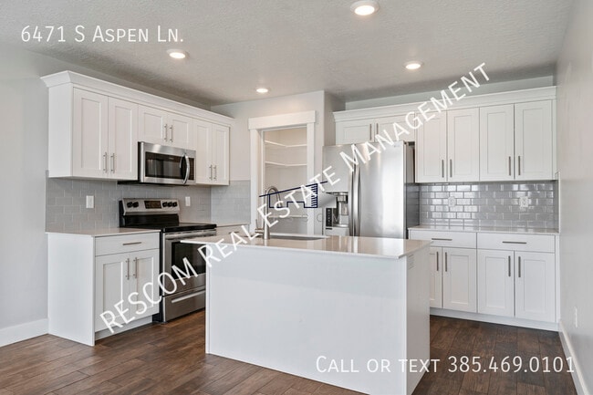 Building Photo - 6471 S Aspen Ln